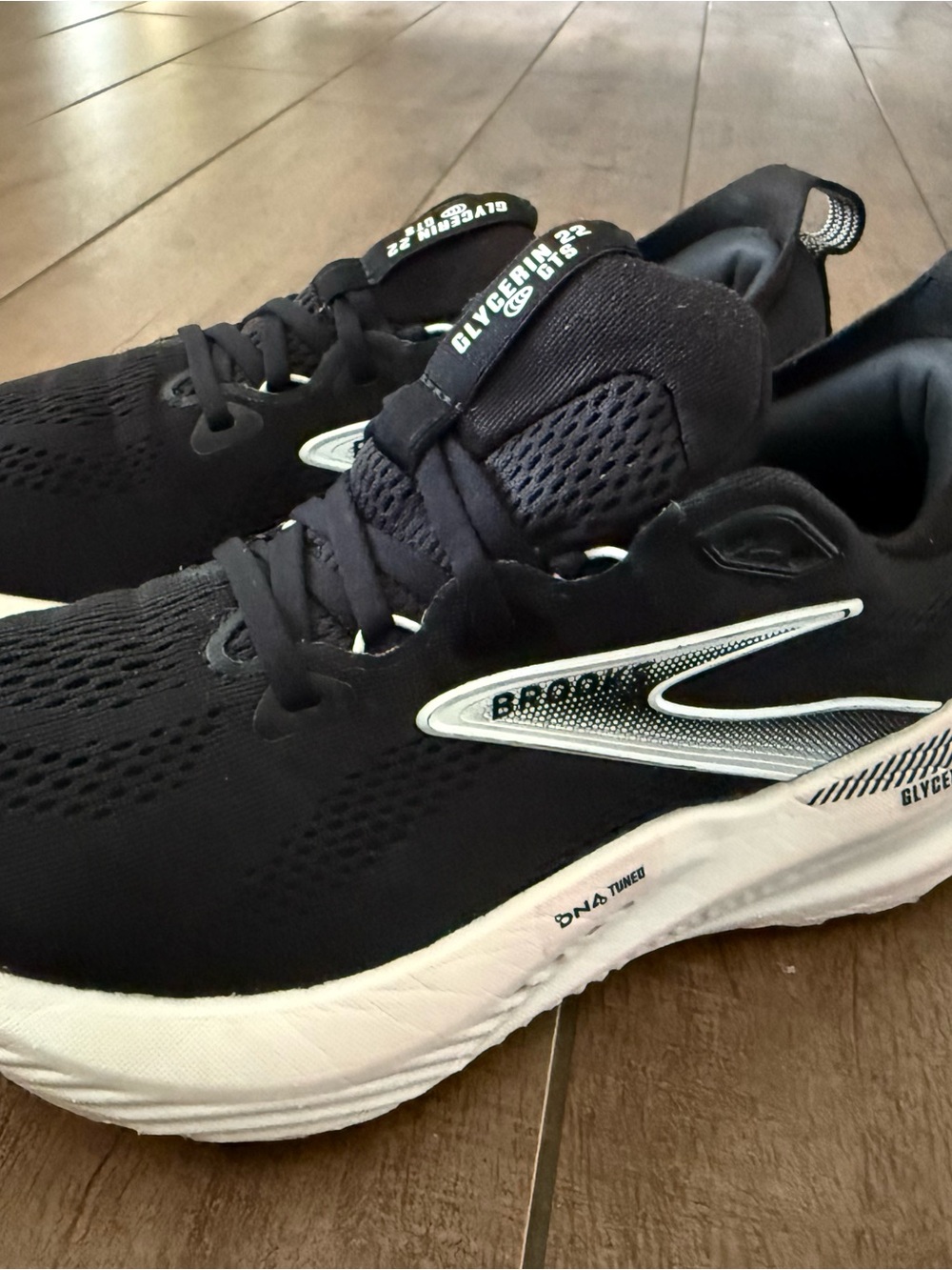 Brooks Glycerin GTS 22 Running Sneakers Black Grey White 1204352B090 Wmn’s 8.5